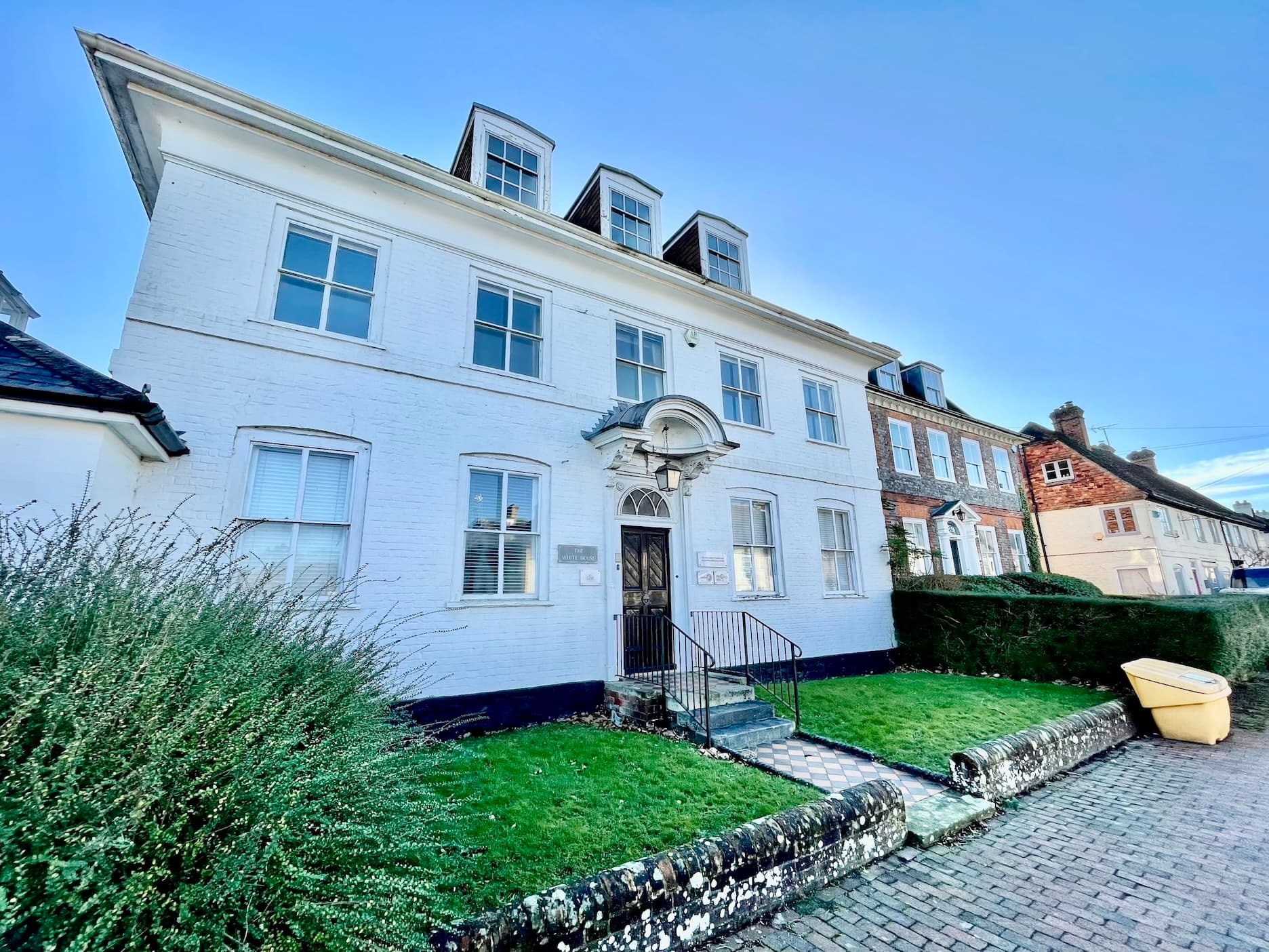 The White House, Brasted